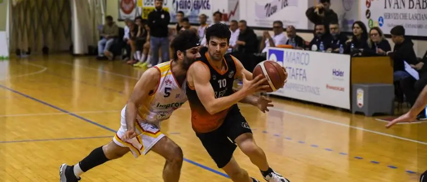 Basket Calabria, è già tempo di bilanci: super Viola Reggio, Rende e Catanzaro possono fare meglio\n