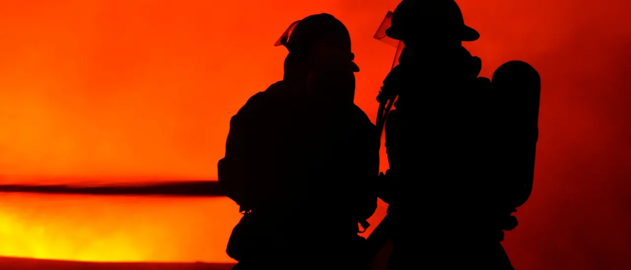 Incendio a Scalea, in fiamme stabilimento balneare nella notte: si propende per la matrice dolosa\n