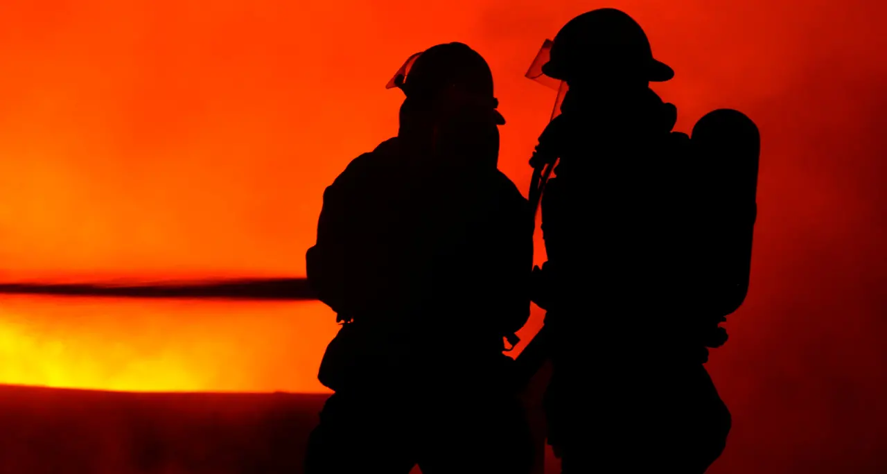 Incendio sulla statale 504 di Mormanno, strada chiusa in entrambe le direzioni\n