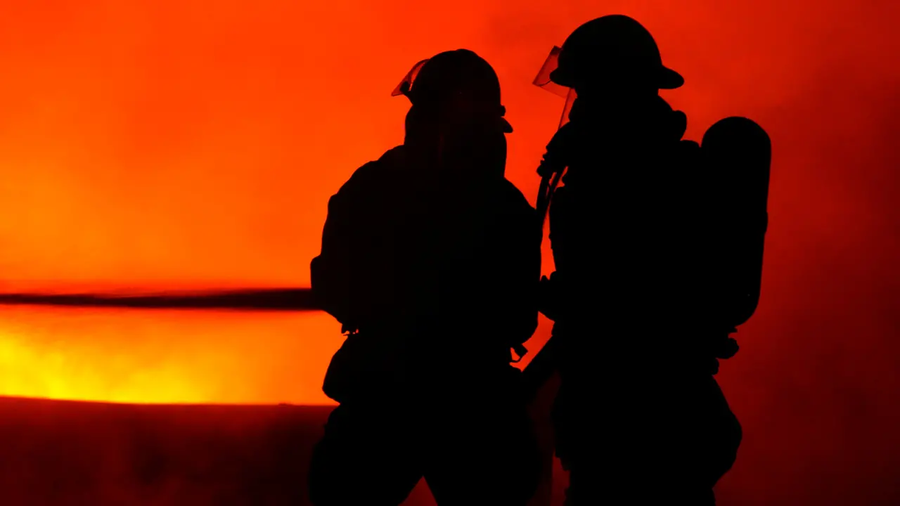 Incendio sulla statale 504 di Mormanno, strada chiusa in entrambe le direzioni\n