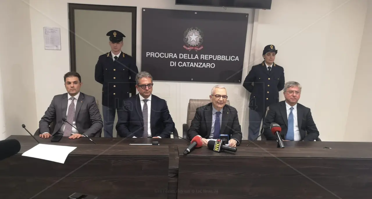 «A Crotone i trafficanti di droga guadagnano tanto mentre i loro “clienti” muoiono»: l’allarme di Capomolla\n