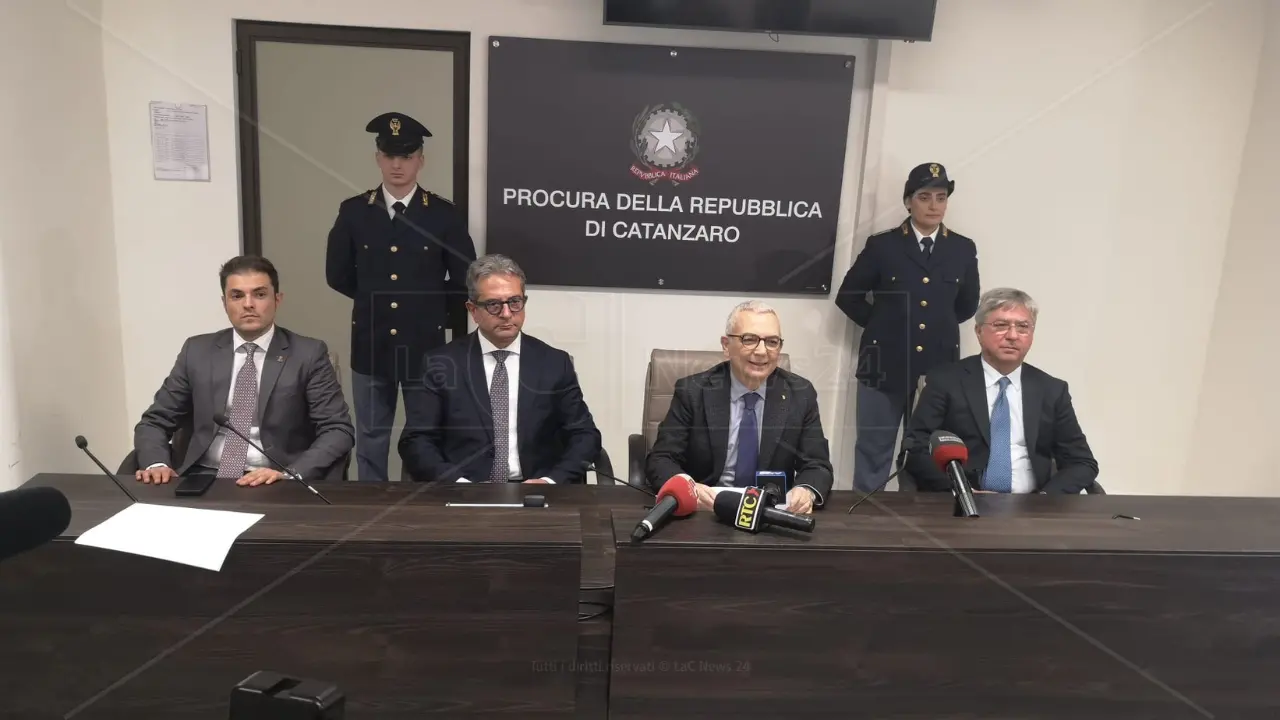 «A Crotone i trafficanti di droga guadagnano tanto mentre i loro “clienti” muoiono»: l’allarme di Capomolla\n