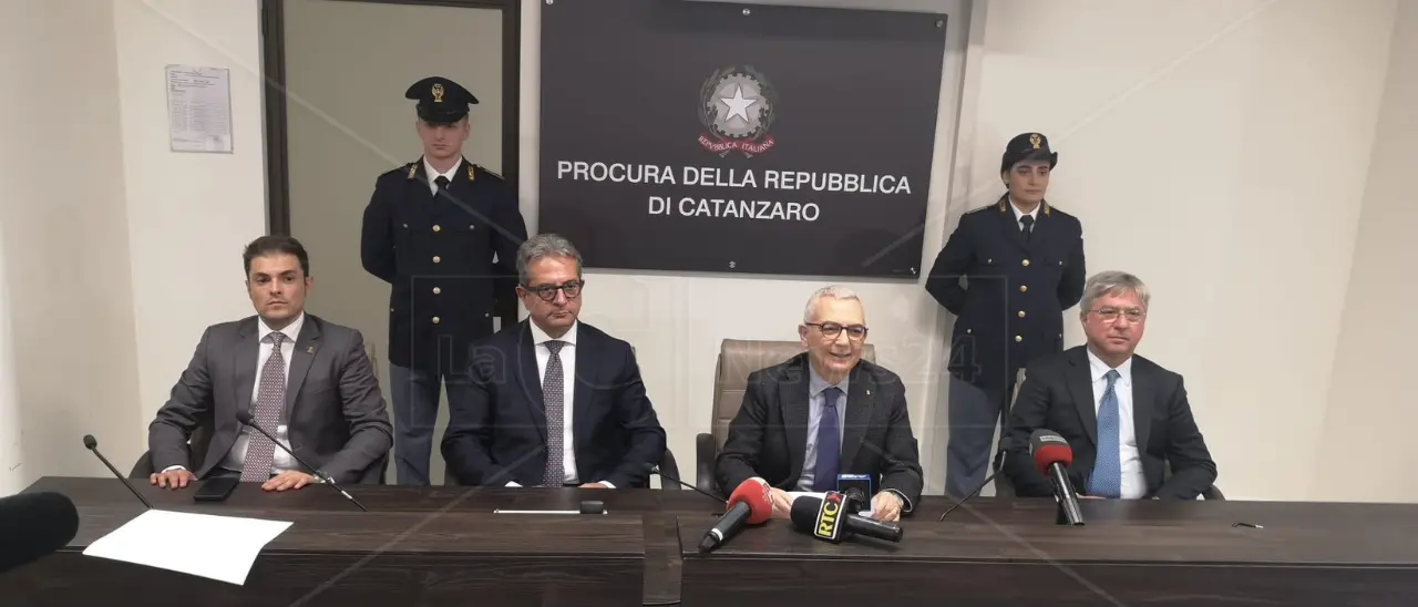 «A Crotone i trafficanti di droga guadagnano tanto mentre i loro “clienti” muoiono»: l’allarme di Capomolla\n