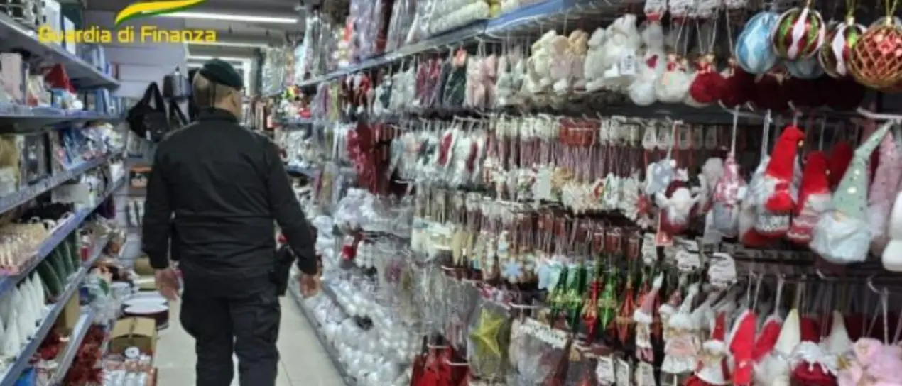 Nel Cosentino sequestrati 550mila luci e giocattoli di Natale potenzialmente pericolosi\n
