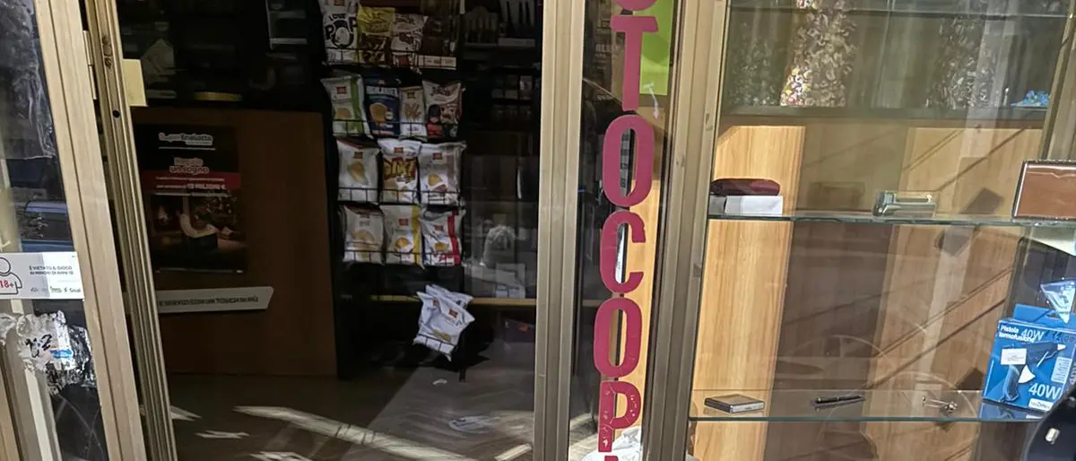 Cassano, furto con scasso in un tabacchino in pieno centro: indagano i carabinieri\n
