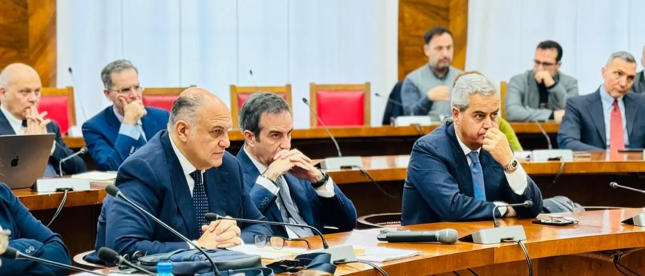 Abramo cc, dal Ministero delle Imprese via libera al riassorbimento di mille dipendenti. Occhiuto: «Auspico le assunzioni entro il 15 dicembre»\n