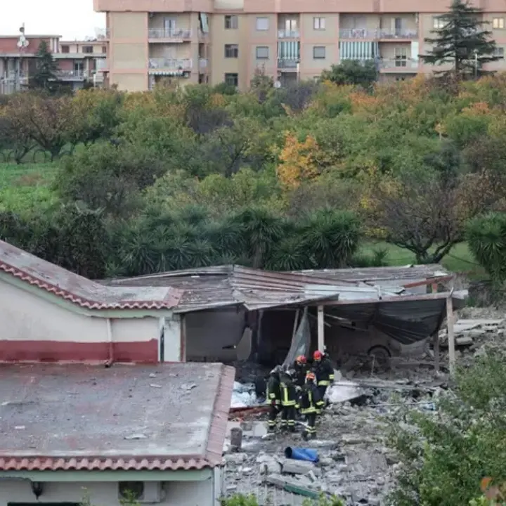 Esplosione in una fabbrica abusiva a Ercolano, il titolare al gip: «Io non c’entro niente»\n