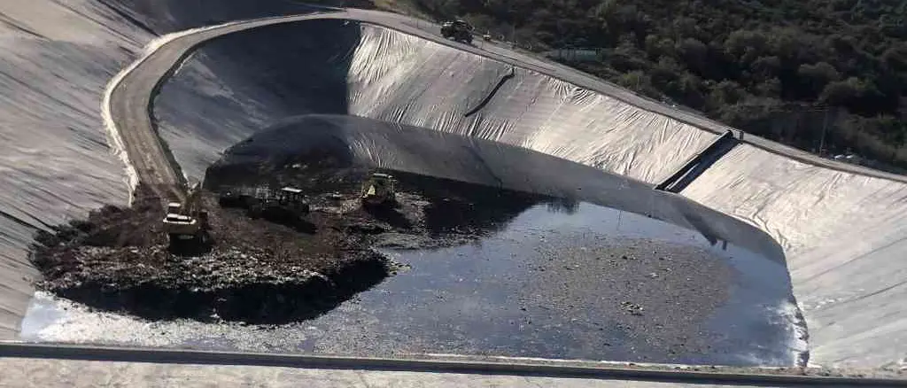 Scala Coeli, quel verbale dell’Arpacal nel mirino della Procura: «La presenza di percolato in discarica violava le norme ma non fu scritto»