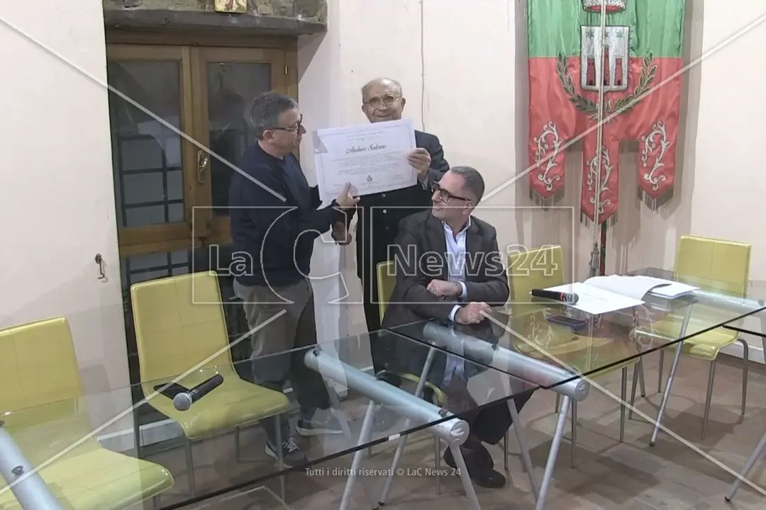 <p>Il direttore de La7 riceve la cittadinanza onoraria a Castiglione Cosentino</p>\\n