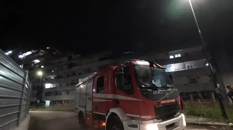 Vigili del fuoco a Napoli (foto Ansa)