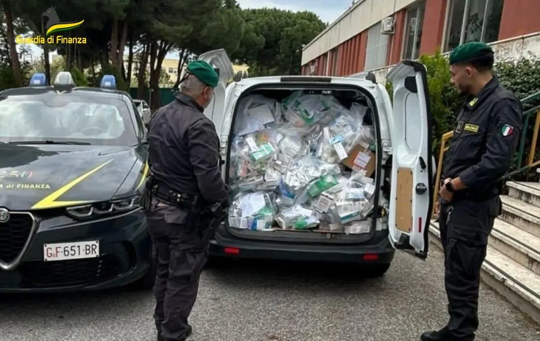 Oltre 52mila farmaci trasportati in un furgone non conforme alle norme di sicurezza: sequestro\u00A0e sanzioni a Falerna\n