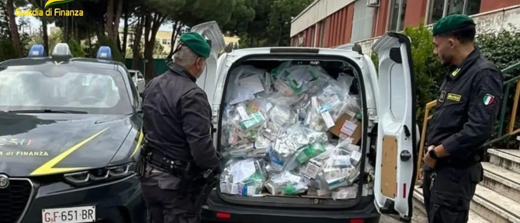 Oltre 52mila farmaci trasportati in un furgone non conforme alle norme di sicurezza: sequestro\u00A0e sanzioni a Falerna\n