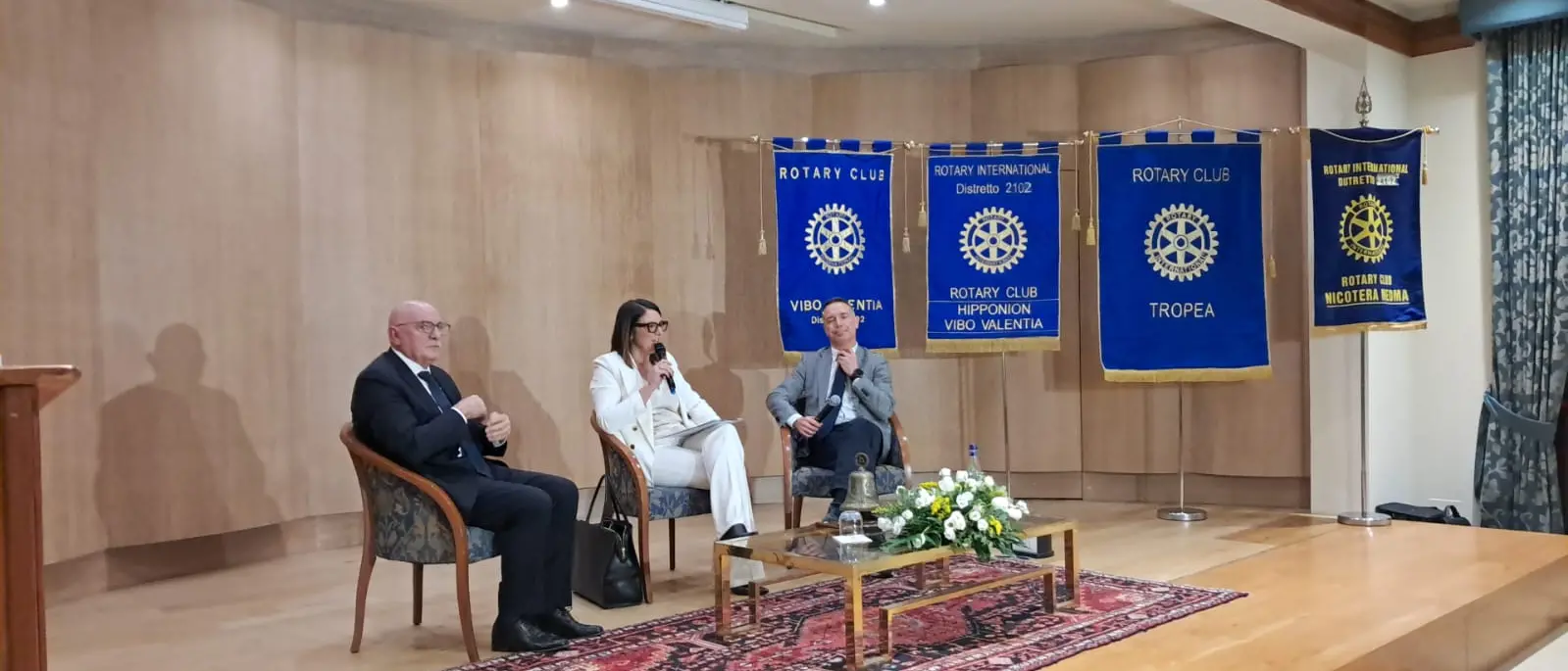 Inquinamento, focus del Rotary sulla salvaguardia del mare con il procuratore di Vibo Falvo e il biologo Greco\n