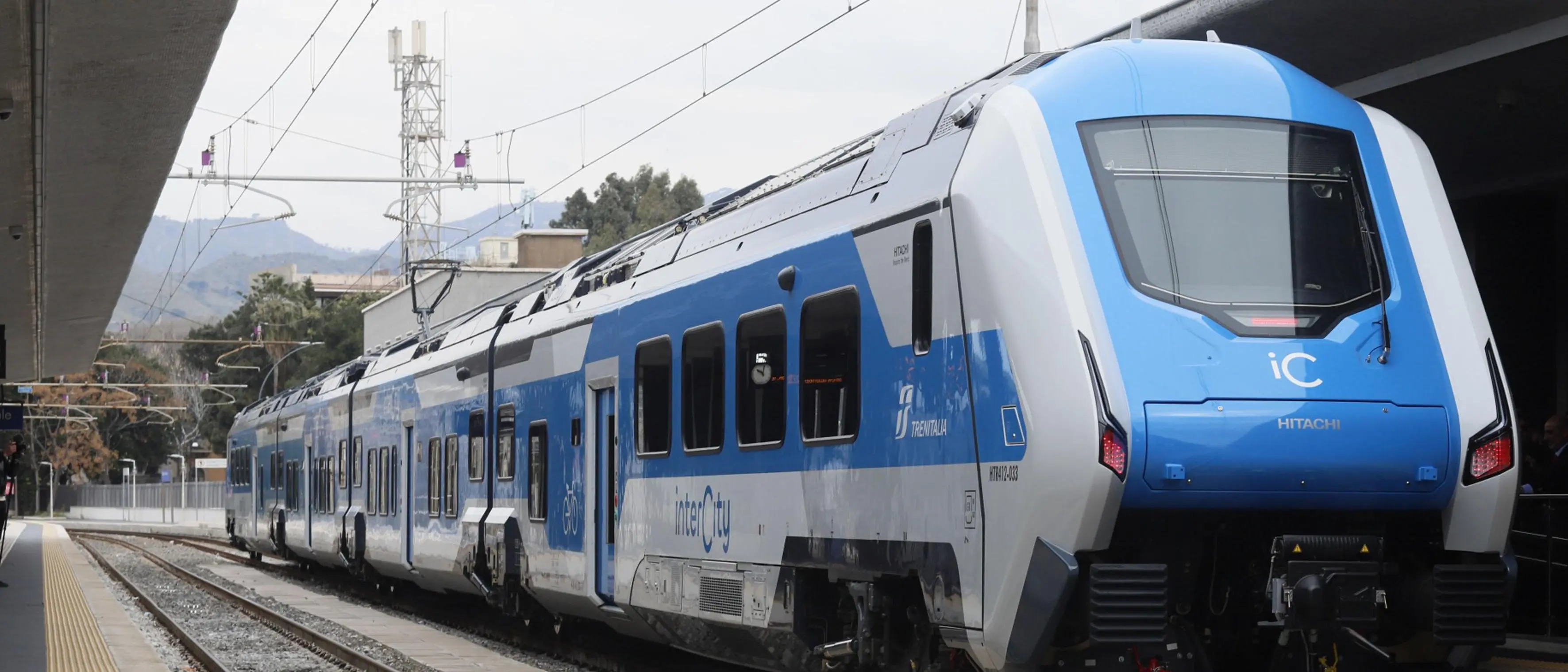 Trenitalia consegna sette nuovi Intercity ibridi: collegheranno (via ionica) Calabria, Basilicata e Puglia\n