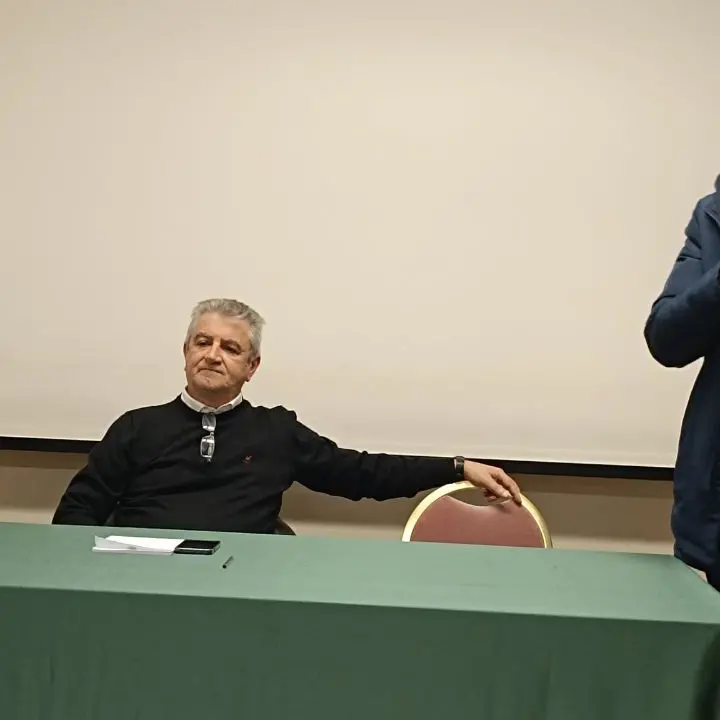 Cosenza, i socialisti attaccano il centrodestra: «Non hanno visione della città del futuro, gli Occhiuto hanno affossato la metro leggera»