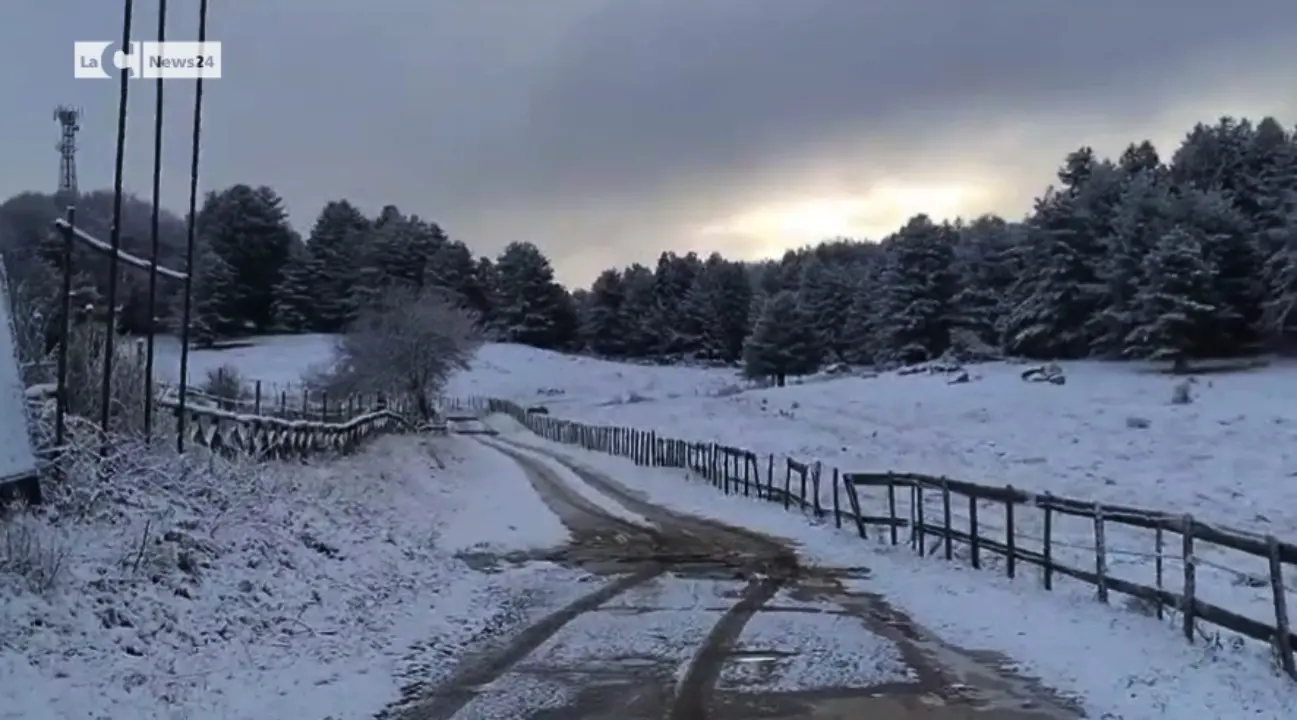 Sila, lo spettacolo della neve sui Pianori di Carlomagno\n