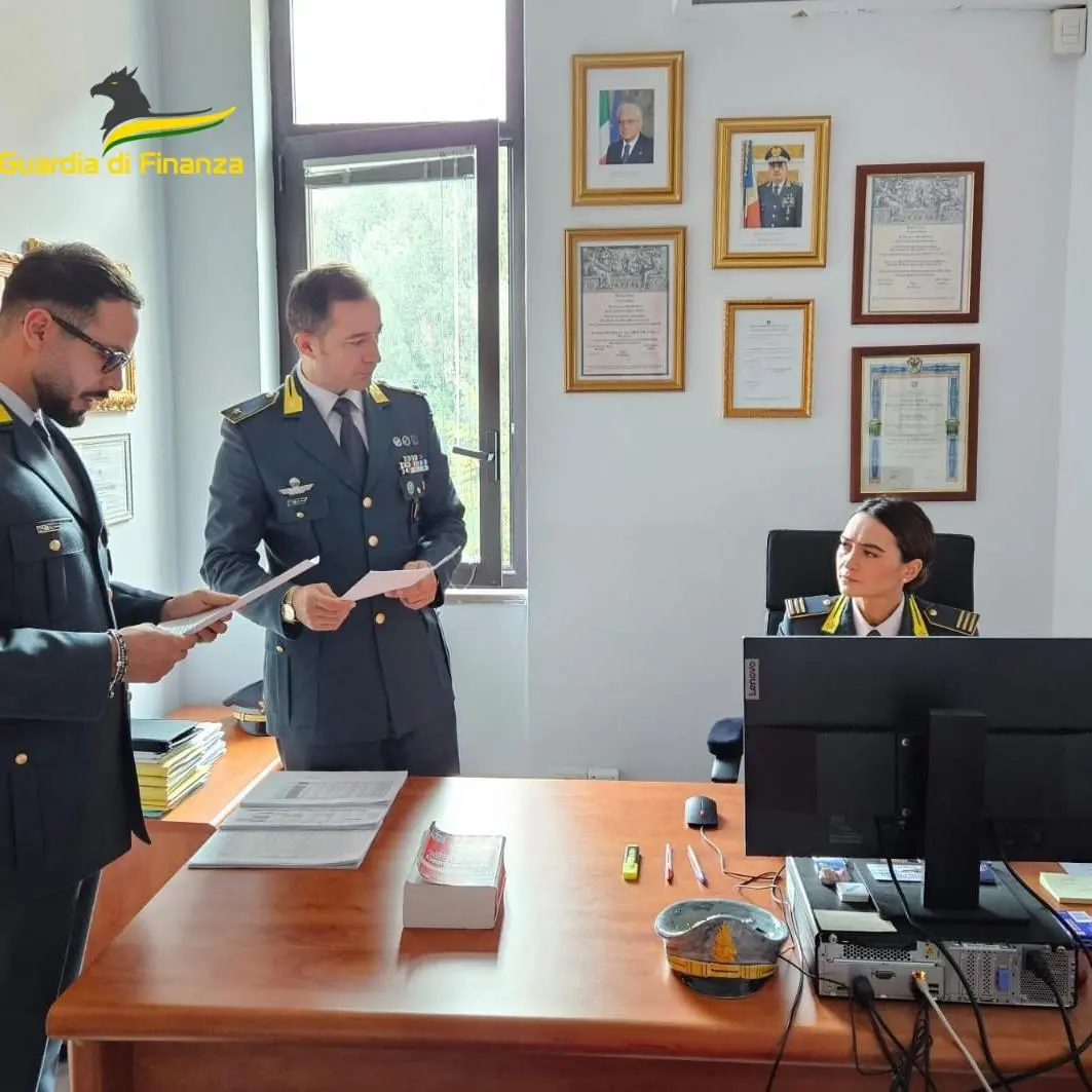 Vibo, per 10 anni un falso commercialista ha curato gli interessi di cittadini e aziende: denunciato dalla Guardia di finanza\n