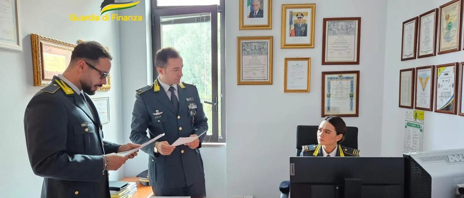Vibo, per 10 anni un falso commercialista ha curato gli interessi di cittadini e aziende: denunciato dalla Guardia di finanza\n