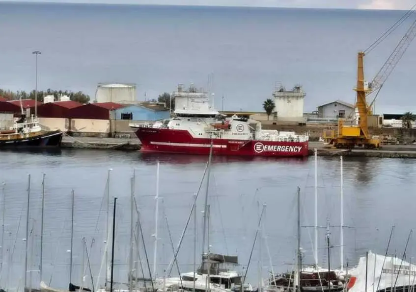 Vibo Marina, giunta nella notte la nave di Emergency: a bordo 75 migranti\n