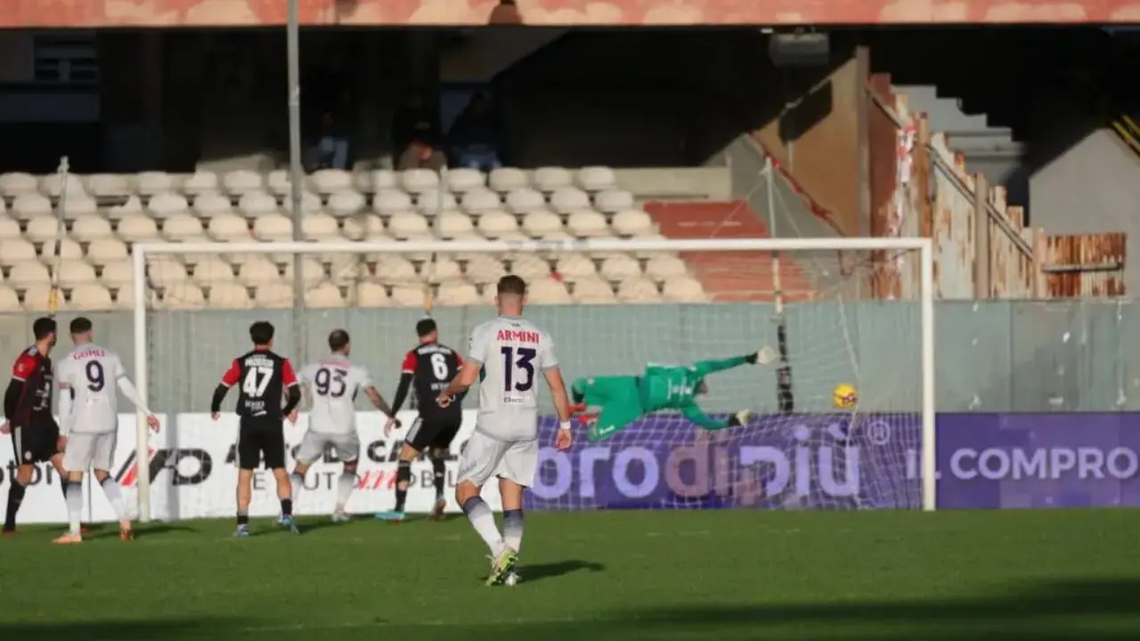 Il gol di Oviszach (Foto Fc Crotone)