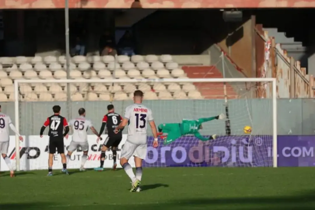 Il gol di Oviszach (Foto Fc Crotone)