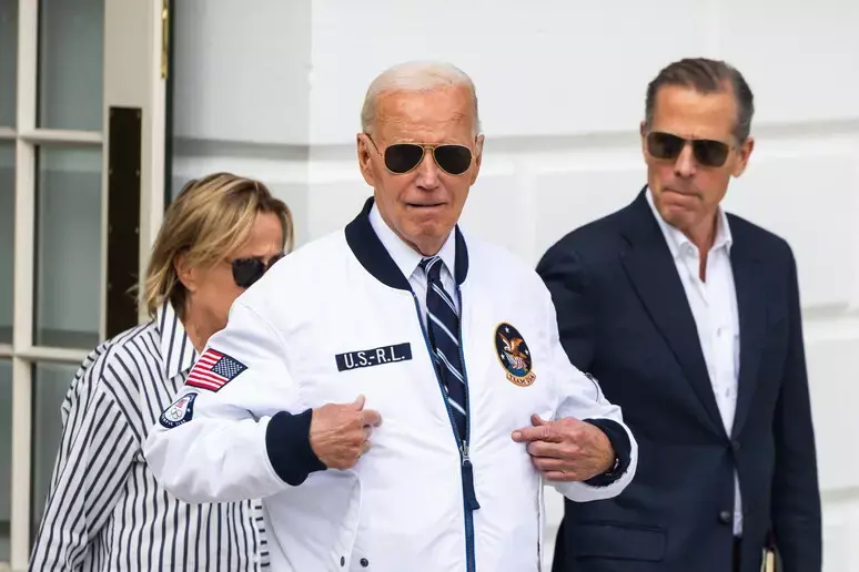 Biden fa il Trump e grazia il figlio Hunter: «Sotto inchiesta per anni\u00A0per colpire me»\n