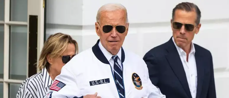 Biden fa il Trump e grazia il figlio Hunter: «Sotto inchiesta per anni\u00A0per colpire me»\n
