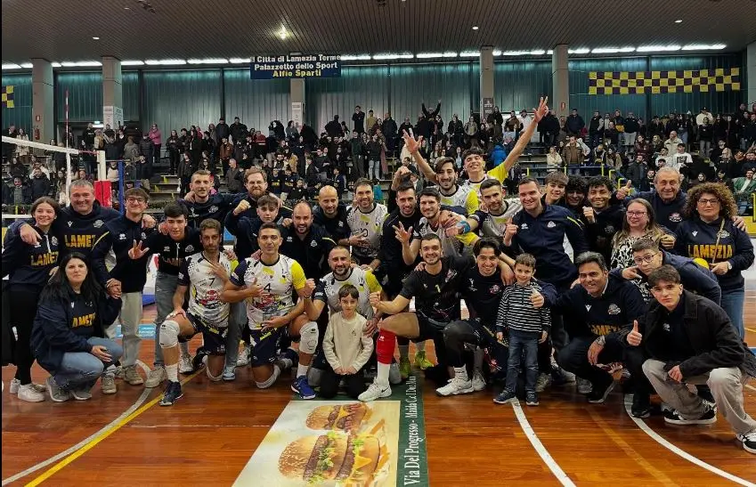 Volley Calabria, super scatto del Lamezia nel derby in Serie B: batte Bisignano e vola in testa\n