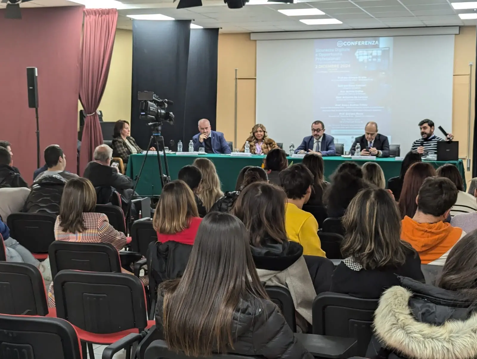 Diamante, Ettore Rosato nelle scuole per parlare di sicurezza digitale e opportunità professionali\n