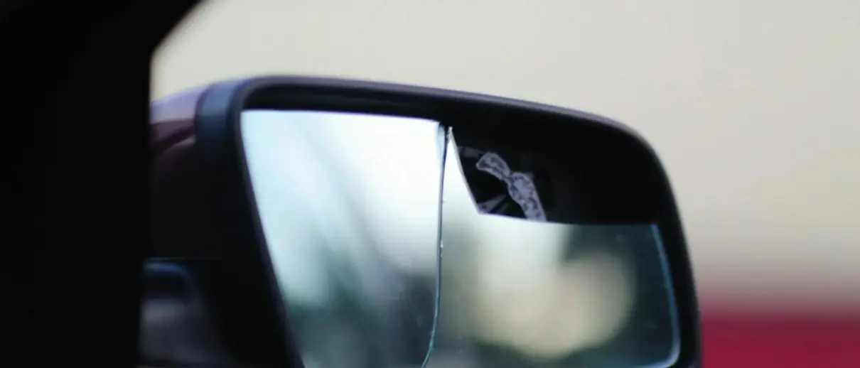 Palermo, con un complice danneggia 200 auto: «Lo faccio per passatempo». Denunciato 17enne\n