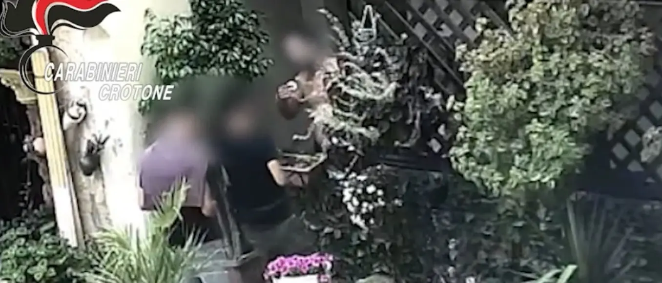 Spaccio di droga a gestione familiare, sei arresti a Crotone\n