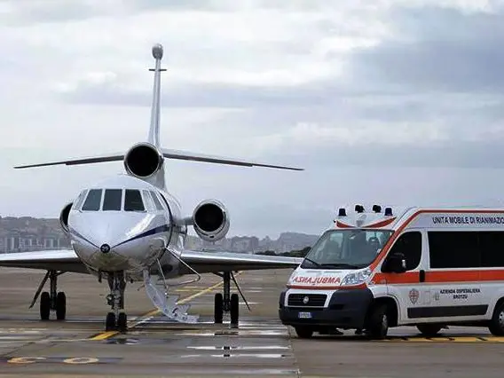 Volo salvavita per un 11enne calabrese, trasferito d’urgenza da Lamezia a Firenze con un aereo militare