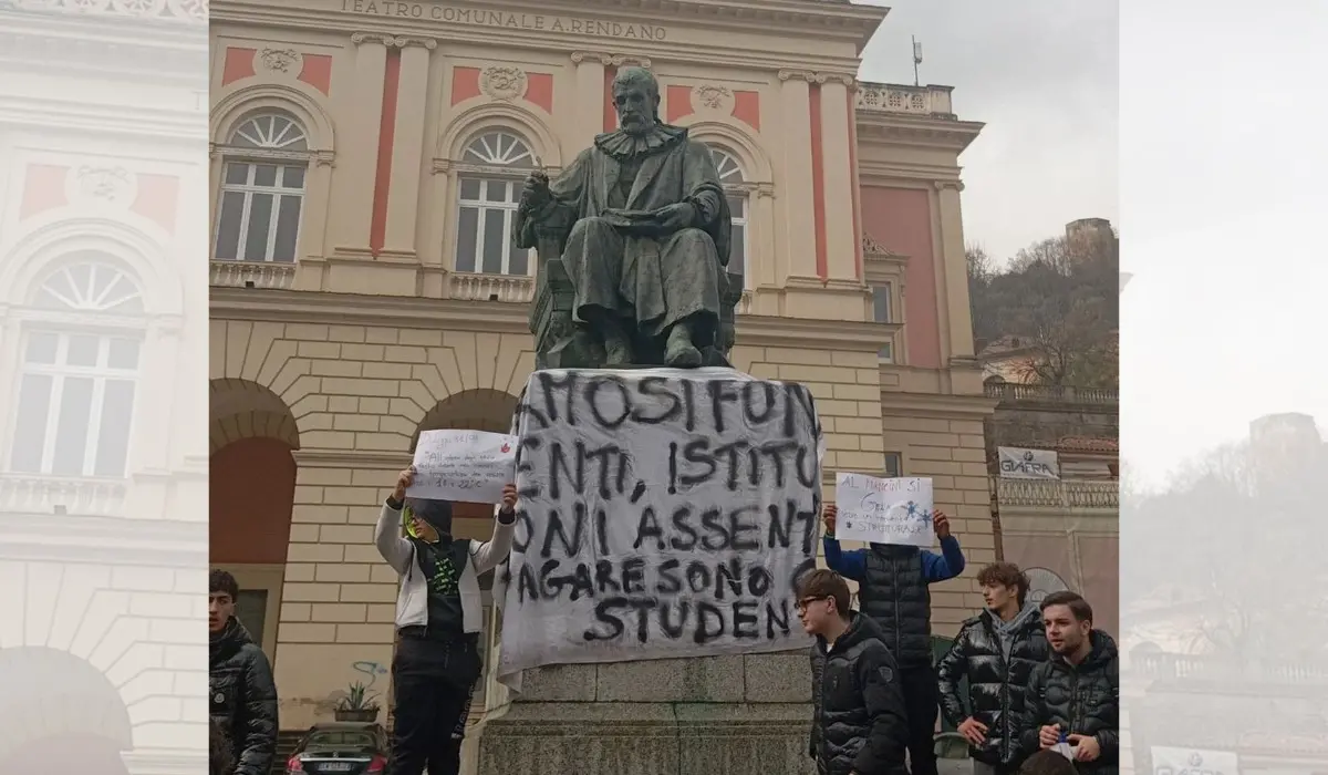 Cosenza, la protesta degli studenti del Mancini