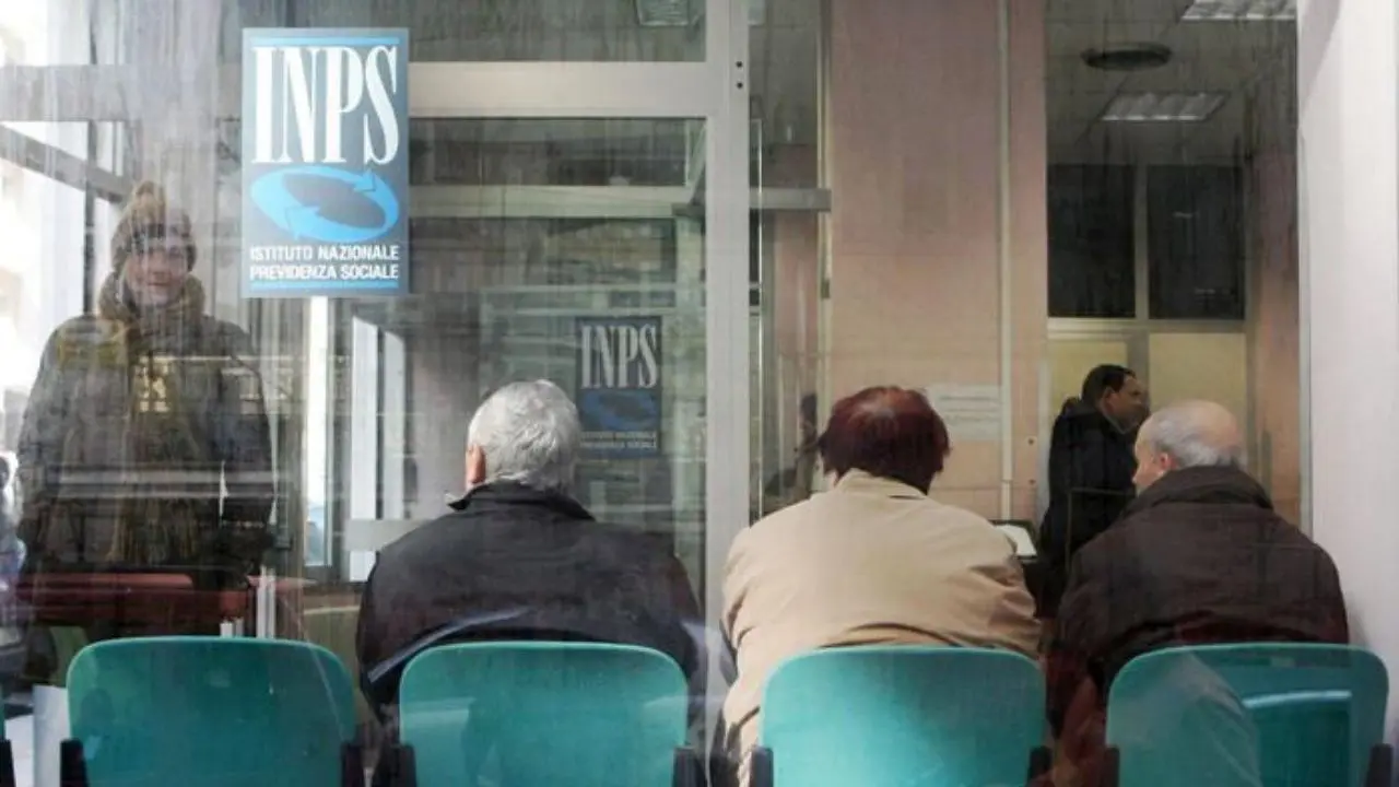 «In Calabria i pensionati più poveri, l'aumento di un euro e 80 è una beffa»: lo Spi Cgil mette nel mirino il Governo\n