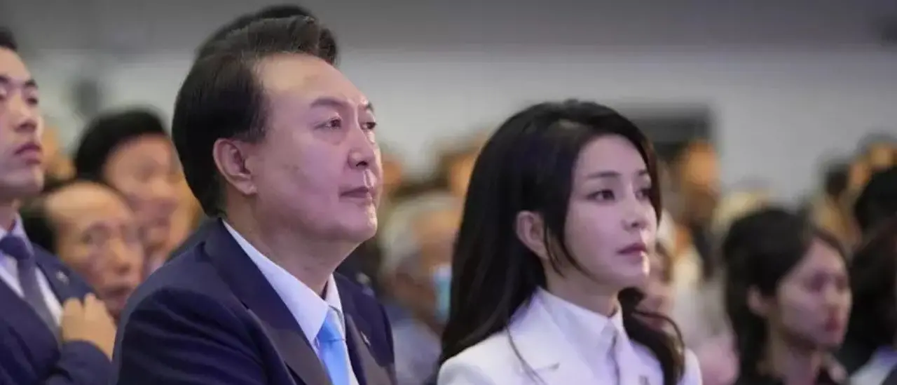 Corea del Sud, la polizia indaga sul presidente Yoon per insurrezione. Sabato si vota l'impeachment