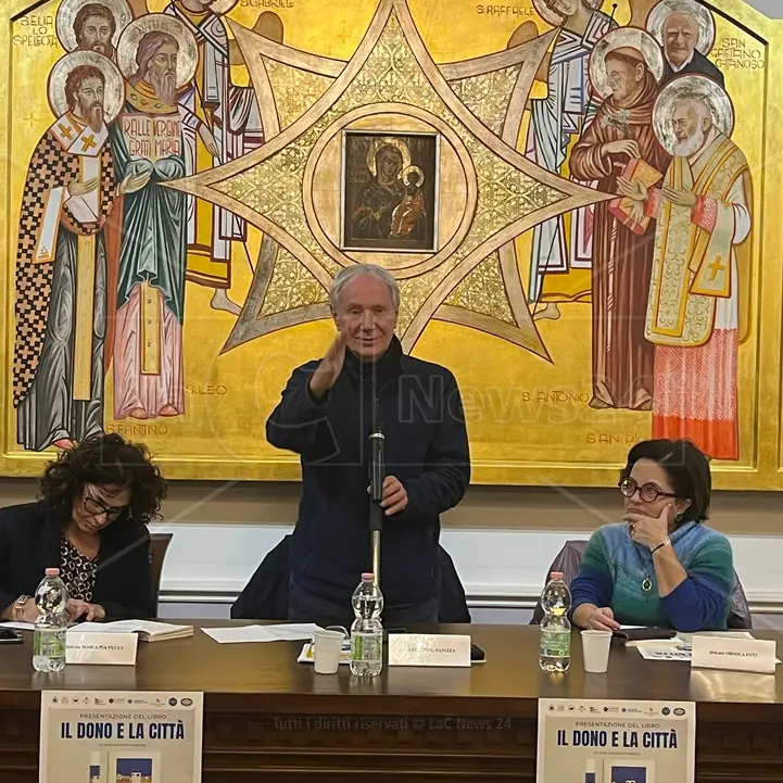 Don Panizza presenta a Reggio “Il dono e la città”:\u00A0«Il volontariato deve generare libertà per essere autentico»\n