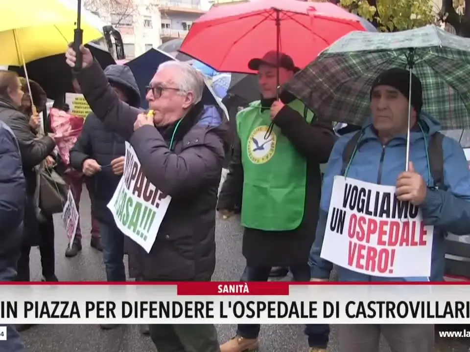 Ospedale di Castrovillari, i comitati tornano a protestare davanti all’Asp di Cosenza