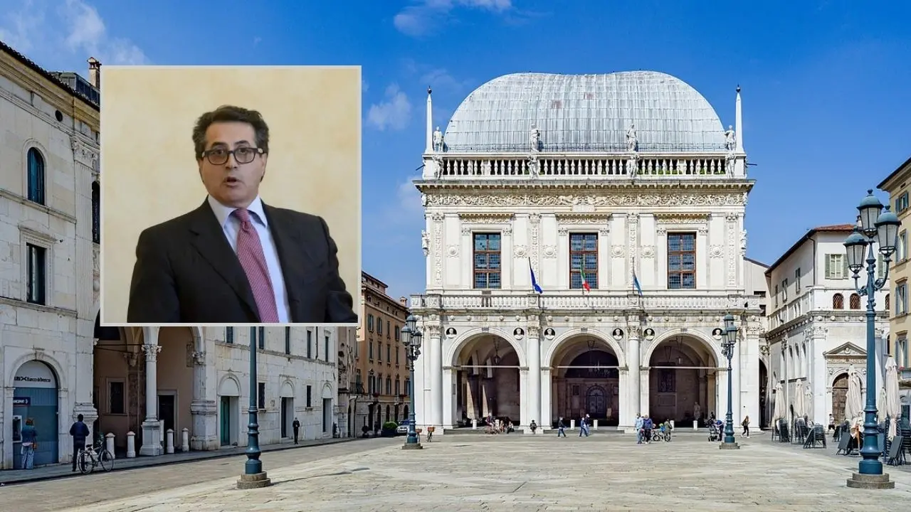 <p>Il Municipio&nbsp;di Brescia e, nel riquadro, l&#39;ex consigliere di Fdi Acri</p>\\n