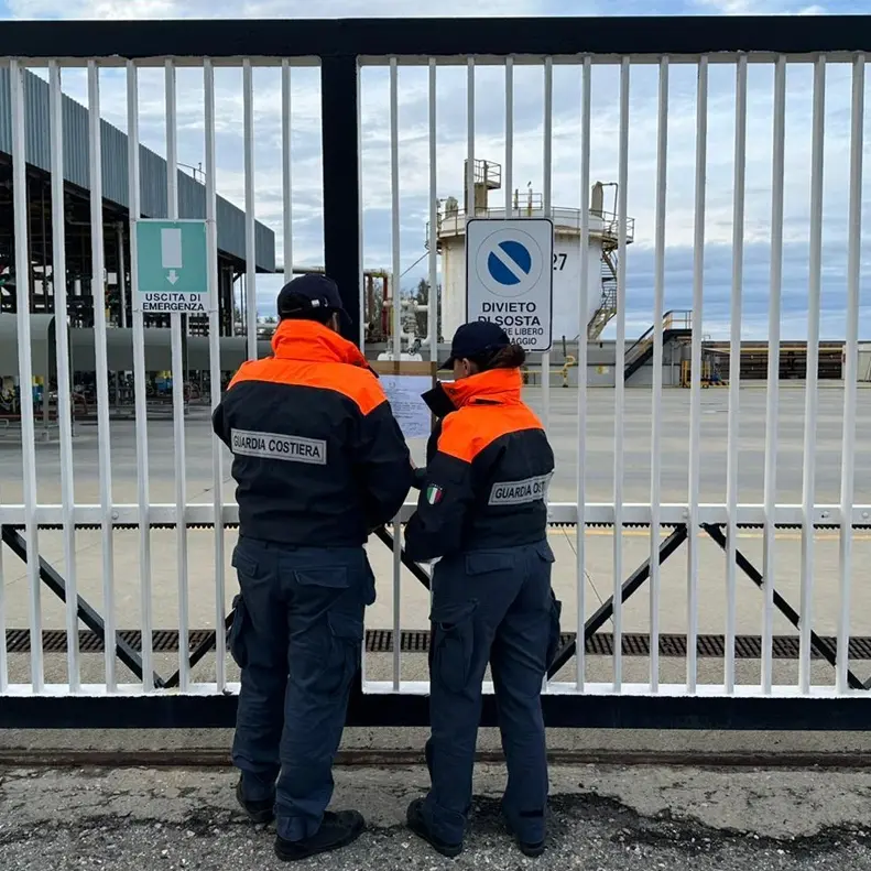 «Valori anomali di benzene nell'aria e idrocarburi nelle fogne», a Vibo Marina sequestrata la Meridionale Petroli