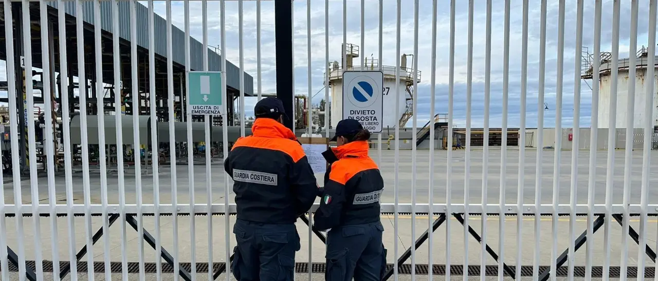 «Valori anomali di benzene nell'aria e idrocarburi nelle fogne», a Vibo Marina sequestrata la Meridionale Petroli