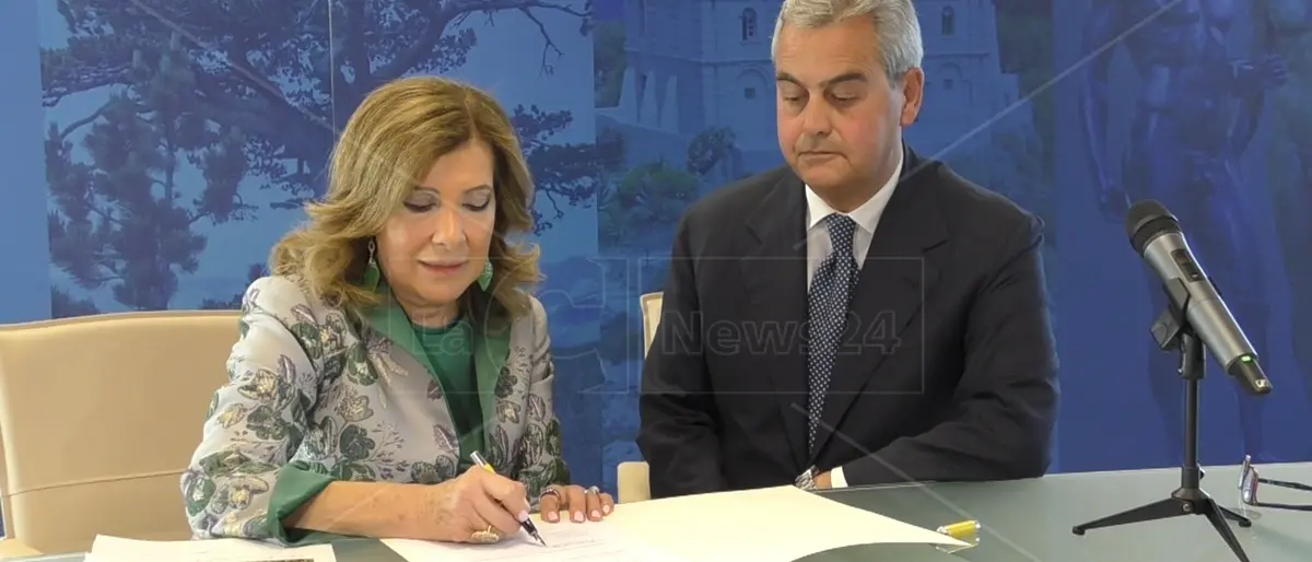 Il ministro Casellati a Catanzaro, firmata con la Regione intesa sulla semplificazione: «Stop alla burocrazia stalker»