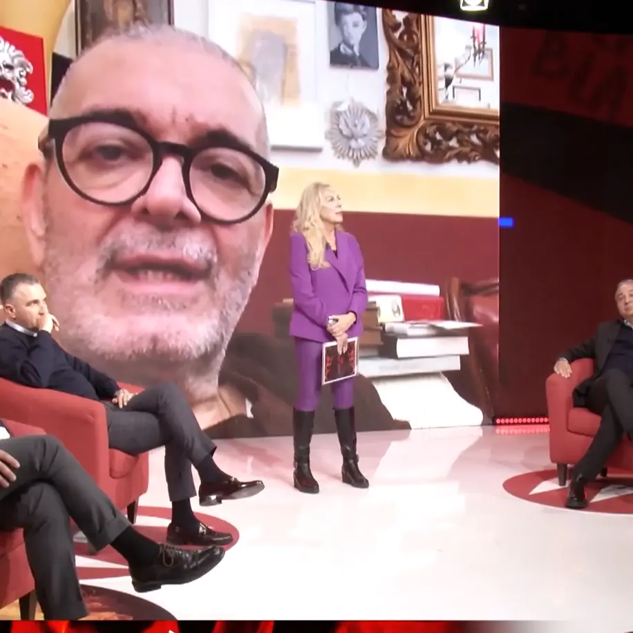 Quando Perfidia sbriciola la politica, smonta le sue frasi fatte e demolisce senza pietà le banalità di ogni schieramento