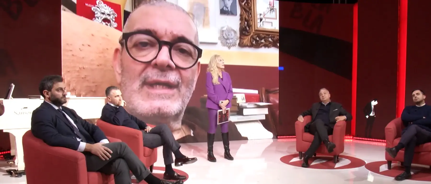 Quando Perfidia sbriciola la politica, smonta le sue frasi fatte e demolisce senza pietà le banalità di ogni schieramento