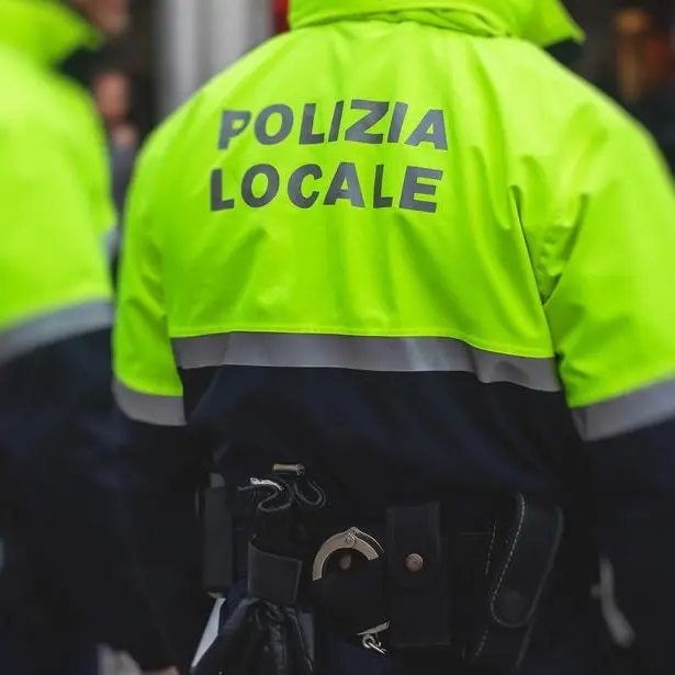 Cibo avariato conservato tra liquami fognari e giacigli per i dipendenti: sequestro da 20 quintali a Reggio