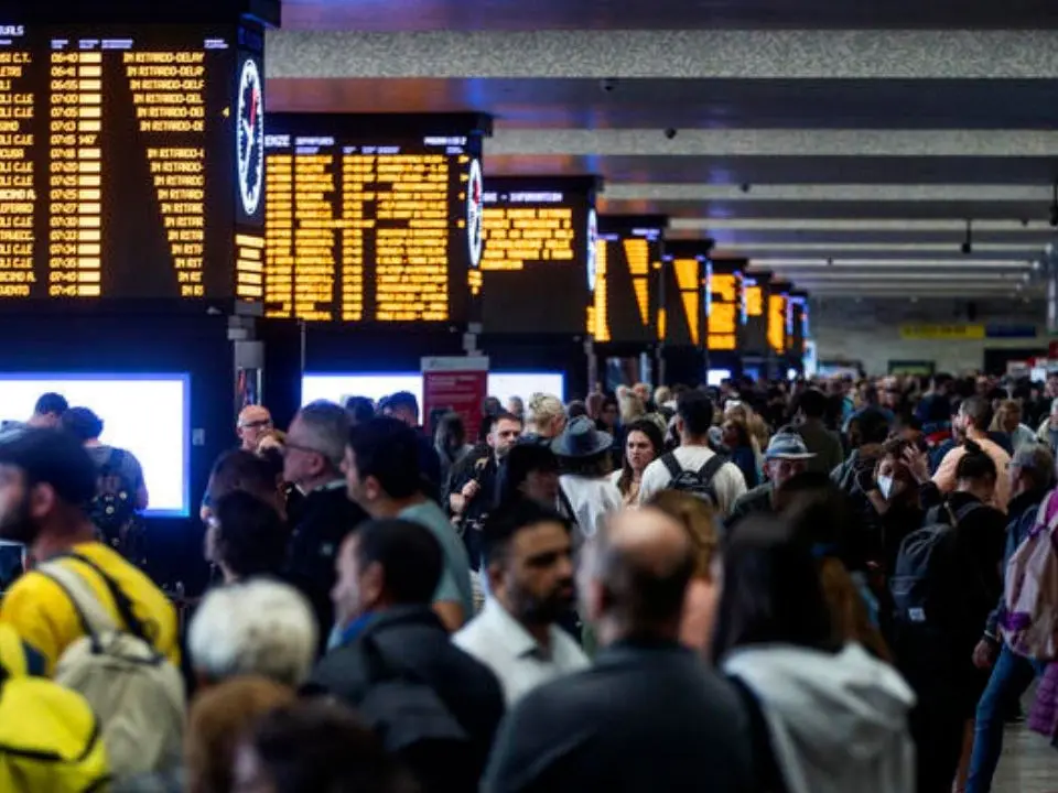 Pochi, lenti e carissimi: i treni per la Calabria sono l’incubo di chi torna a casa per Natale