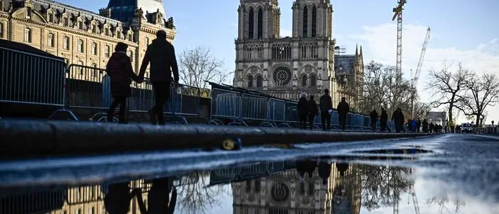 Notre Dame risorge dalle sue ceneri, la cattedrale di Parigi riapre le porte dopo 5 anni dall’incendio che la devastò