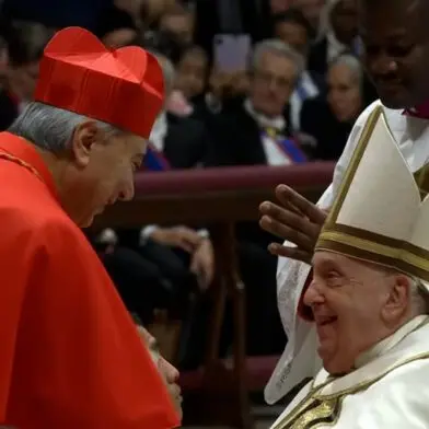 Don Mimmo Battaglia è cardinale: il presule di Satriano ha ricevuto la berretta e l’anello da Papa Francesco\n