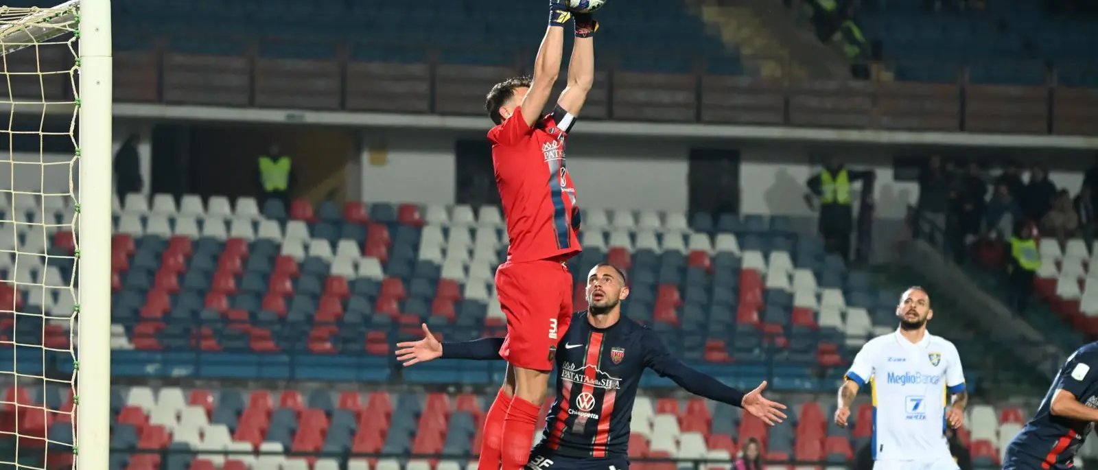 Cosenza, che brutta partita! Il Frosinone passa al Marulla e per i Lupi finisce 0-1