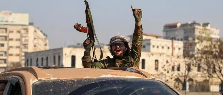 Siria,\u00A0i ribelli prendono Damasco: «Il tiranno Assad è fuggito»\n