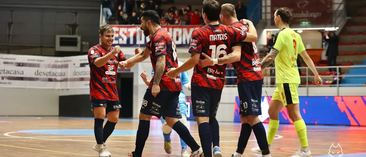 Serie A di calcio a 5, la Pirossigeno Cosenza trionfa contro Pesaro e conquista la prima vittoria stagionale